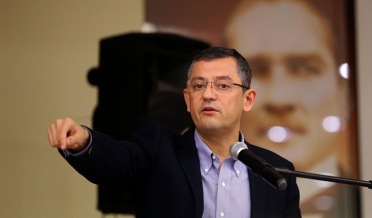 CHP’li Özel: Bahçeli, Erdoğan ne derse aynısını papağan gibi tekrarlıyor