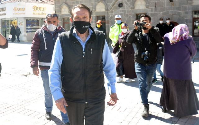 HES koduyla caddeye girmek isterken, temaslı olduğu ortaya çıktı