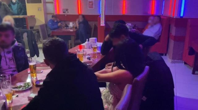 Pavyona çevrilen lokantalara baskın!