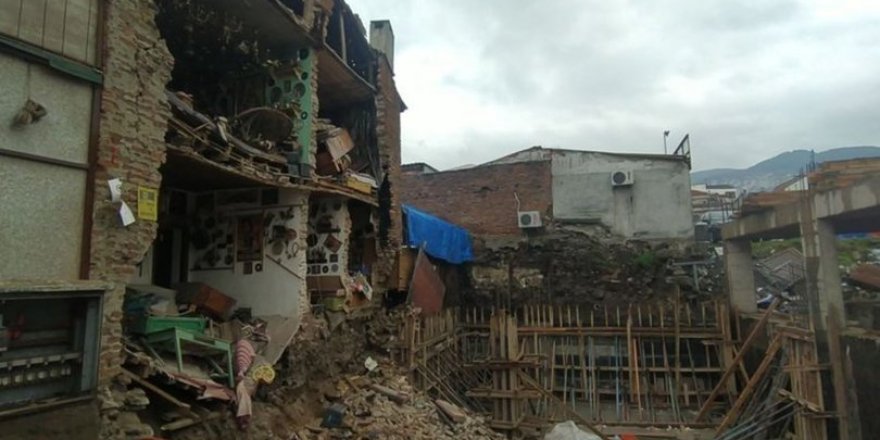 Bursa'da kafe büyük gürültüyle çöktü, facianın eşiğinden dönüldü