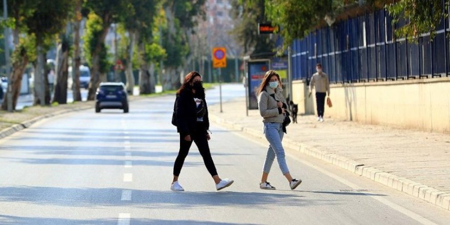 20 yaş altı sokağa çıkma yasağı kalktı mı, saatleri ne zaman? 20 yaş altı toplu taşımaya binebiliyor mu?