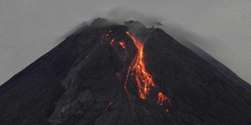 Endonezya'da yanardağ patlaması: Turuncu alarm verildi
