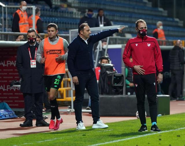 Kasımpaşa, teknik direktörü ile yollarını ayırdı