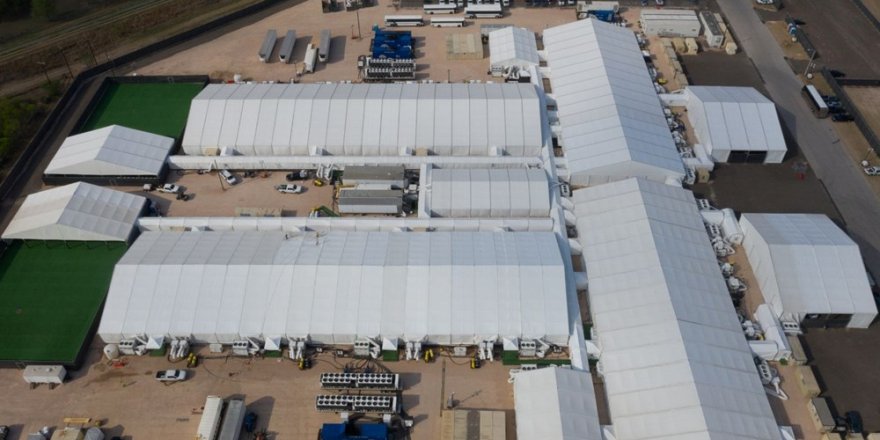 ABD Başkanı Joe Biden sınıfta kaldı: ABD-Meksika sınırındaki kampta yüzlerce göçmen sağlıksız koşullarda koyun koyuna yatıyor