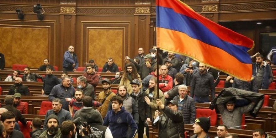 Ermenistan "savaş durumu"nu kaldırdı