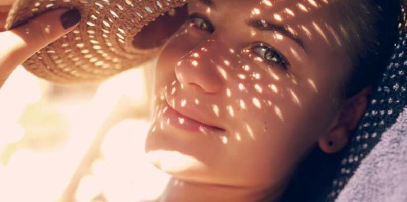 Güneş Işınlarına Uzun Süre Maruz Kalmak Cildi Olumsuz Etkiliyor