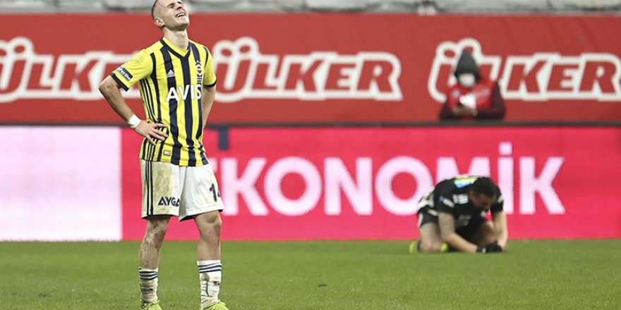 Pelkas milli takım kampında sakatlandı