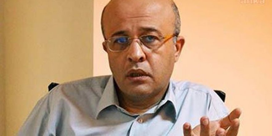 "iktidar ağaçtan düşüyor, düşerken de çürük dallara tutunup kurtulmaya çalışıyor!"