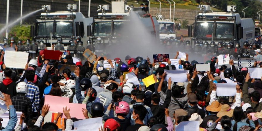 Myanmar'da darbe karşıtı protestolarda ölenlerin sayısı 320'ye çıktı