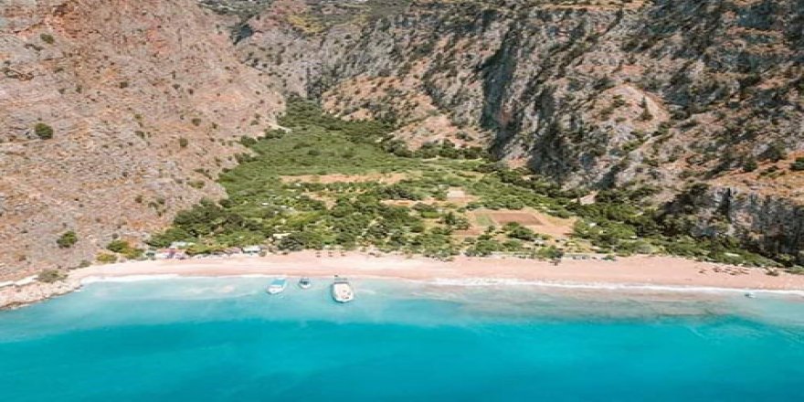 'Suyun azalmasıyla kelebekler ölüyor': Kelebekler Vadisi'ne akan şelalenin suyuyla 33 yıl tarla sulamışlar