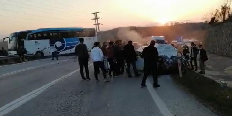 Düzce’de yolcu otobüsü ile otomobil çarpıştı: 3 ölü, 10 yaralı