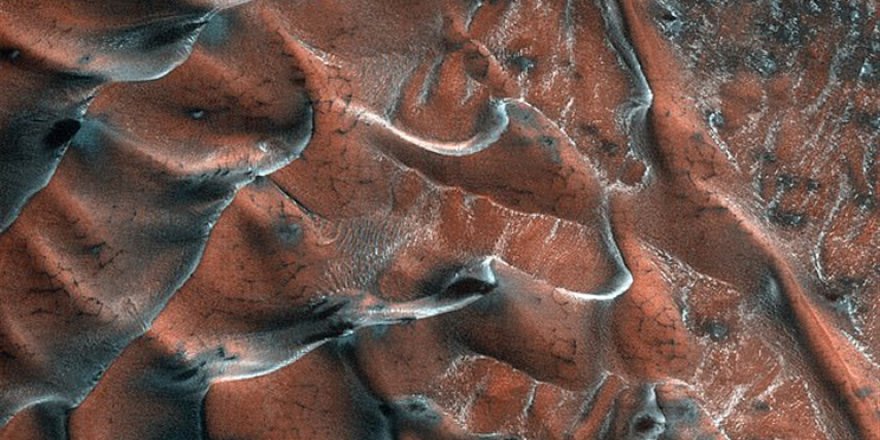 NASA, Mars'tan yeni fotoğraflar paylaştı: Buzla kaplı kum tepeleri görüntülendi