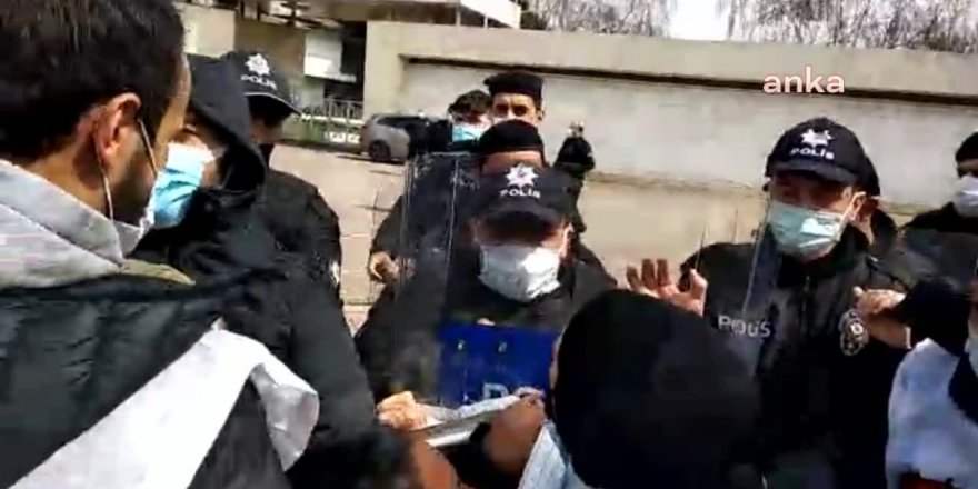 Kod 29 İle İşten Atılan Migros İşçileri Özilhan'ın evinin önünde eylem yaptı