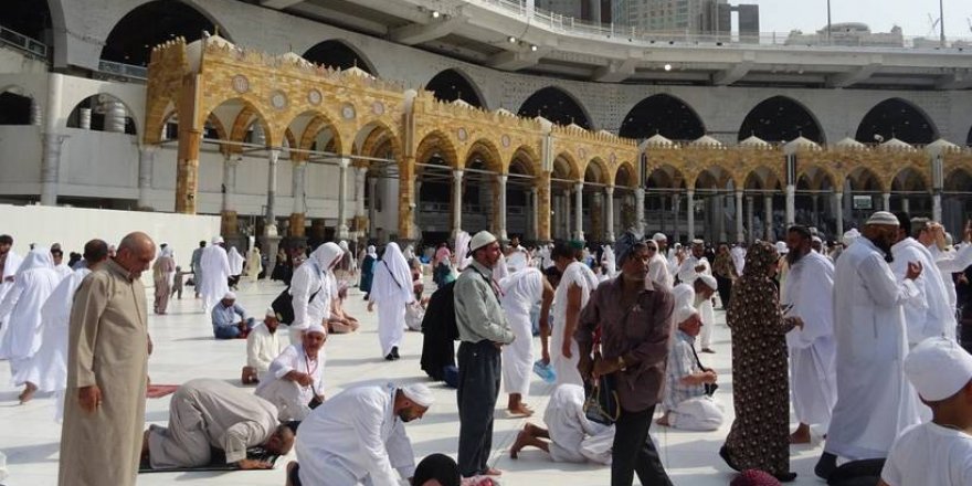 Suudi Arabistan'da teravih namazı 10 rekata indirildi
