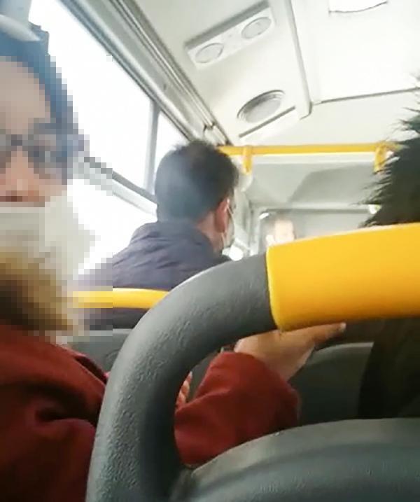 Otobüse yavaş binen hamile kadına şoförden çirkin sözler!