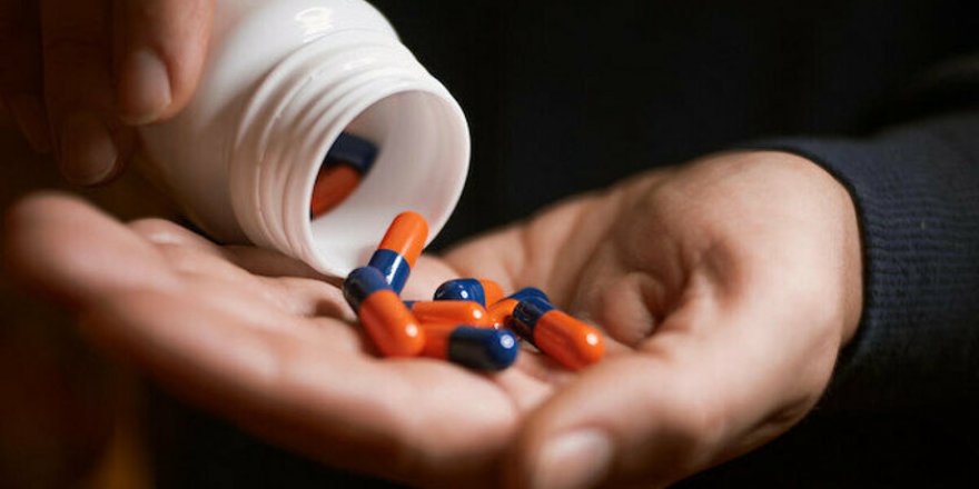 Kırmızı reçete operasyonu: Doktor ve 'torbacı'sına gözaltı