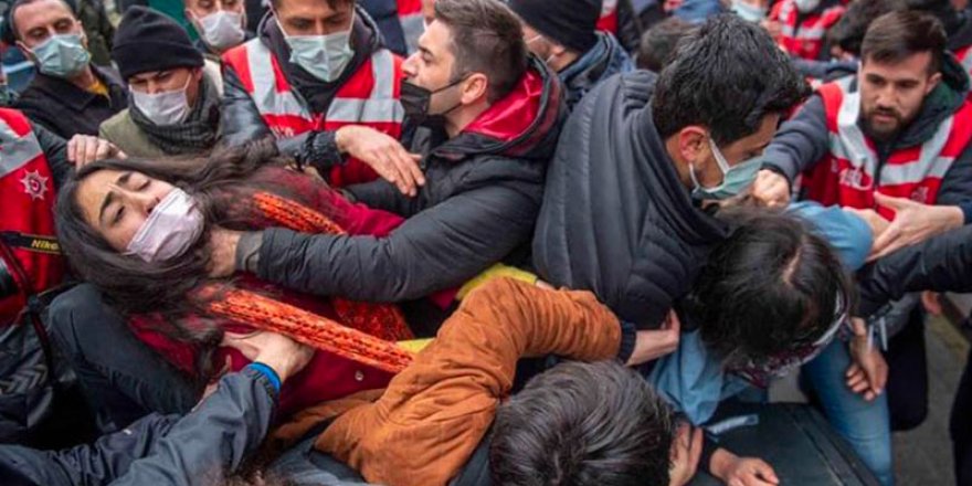 Sözcü yazarı Saymaz: Kadıköy'de sanki iç düşman ayaklanması bastırılır gibi, üniversitelilere korkunç bir şiddetle müdahale edildi