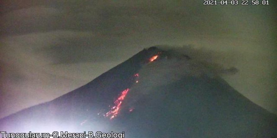 Endonezya’daki Merapi Yanardağı yeniden harekete geçti