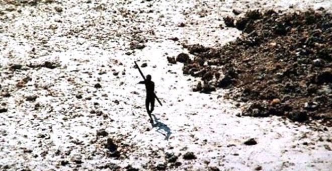 Ormanda pusuya yatıp yaklaşanı öldürüyorlar! İşte dünyanın en izole kabilesi