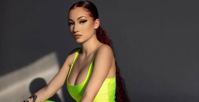 18'ine girer girmez soyundu