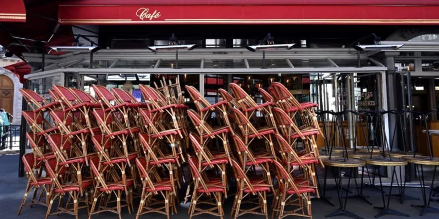 Fransa’da bazı bakanlar, kaçak restoranlarda Kovid-19 kısıtlamalarını delmekle suçlanıyor