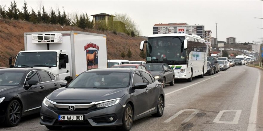 43 ilin bağlantı noktasında trafik kilitlendi