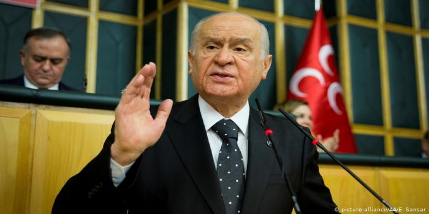 "Amirallerin rütbesi sökülmeli" diyen Bahçeli, 313 generale "siyasi iktidarı uyarmaları" için mektup yazmış!