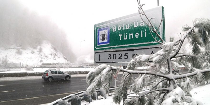 Bolu Dağı'nda kar yağışı etkili oluyor