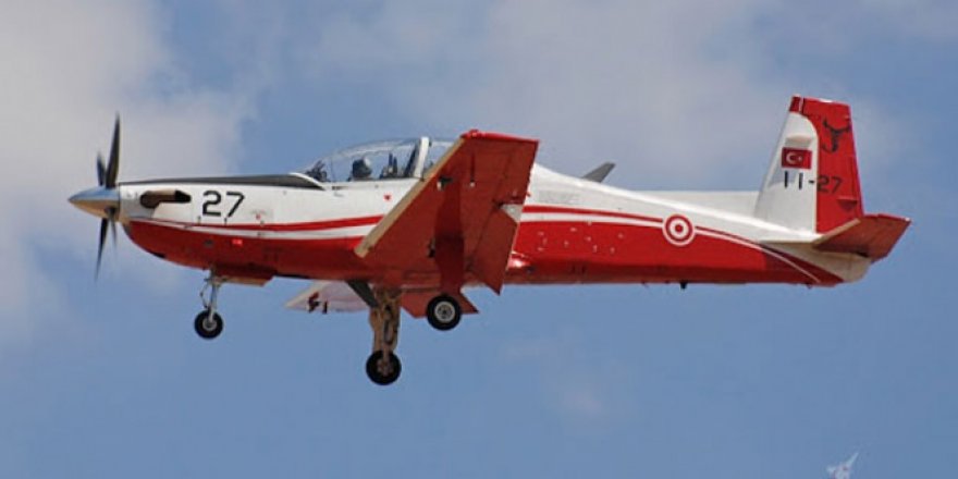 İzmir'de askeri eğitim uçağı düştü: İki pilot kurtarıldı