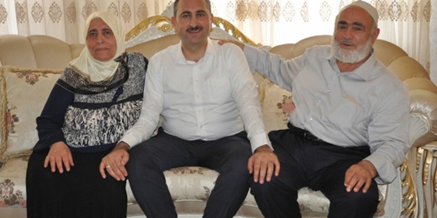 Annesini kaybeden Abdulhamit Gül'ün ailesi, taziye ziyaretlerini kabul etmeyecek