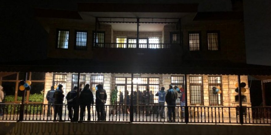 İzmir'de villada eğlence düzenleyen 52 kişiye Kovid-19 tedbirlerini ihlalden ceza kesildi