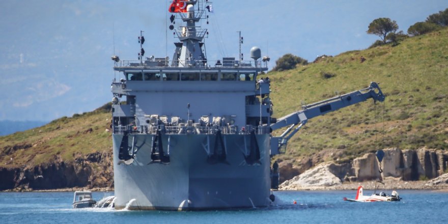 Denize Düşen Uçak Çıkarıldı