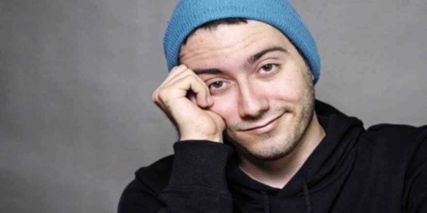 Enes Batur'un doğum günü partisini polis bastı iddiası