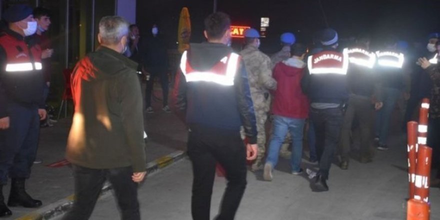 İzmir merkezli 49 ilde FETÖ'ye yönelik eş zamanlı operasyon: 84 gözaltı kararı