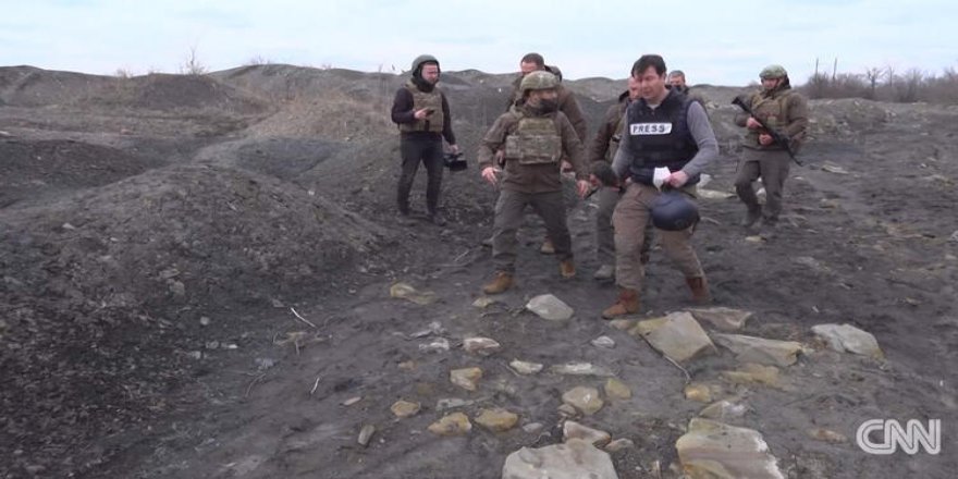 CNN International manşetten verdi! Koşanlara bak...