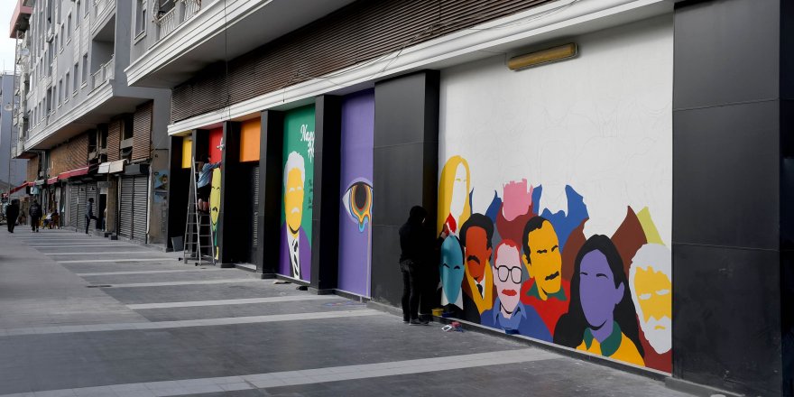 Kuşadası'nda Her Duvar Bir Tuval