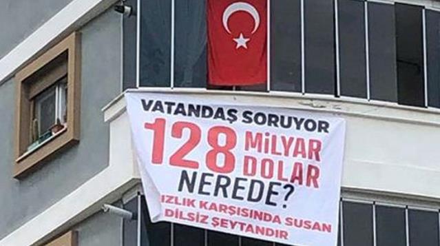 MHP'nin eski belediye başkan adayının evinin balkonuna astığı '128 milyar dolar' pankartı indirildi
