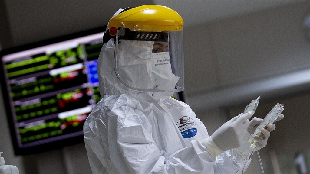 Türkiye'de 61 Bin 400 Kişinin Kovid-19 Testi Pozitif Çıktı, 297 Kişi Yaşamını Yitirdi