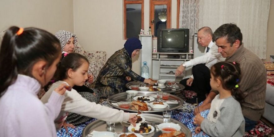 Zeyrek, Erdoğan'ın misafir olduğu iftarla ilgili ilginç detayı yazdı