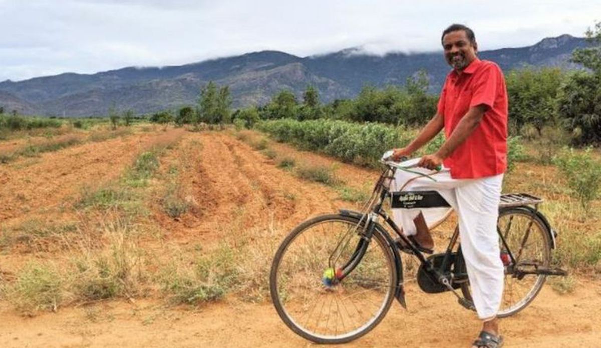 Milyarlarca dolarlık serveti var ama yolu olmayan köyde yaşıyor