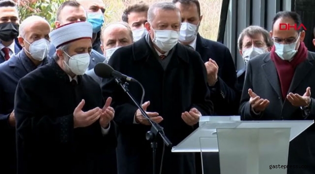 Cumhurbaşkanı Erdoğan, Turgut Özal'ı anma töreninde Kur'an okudu