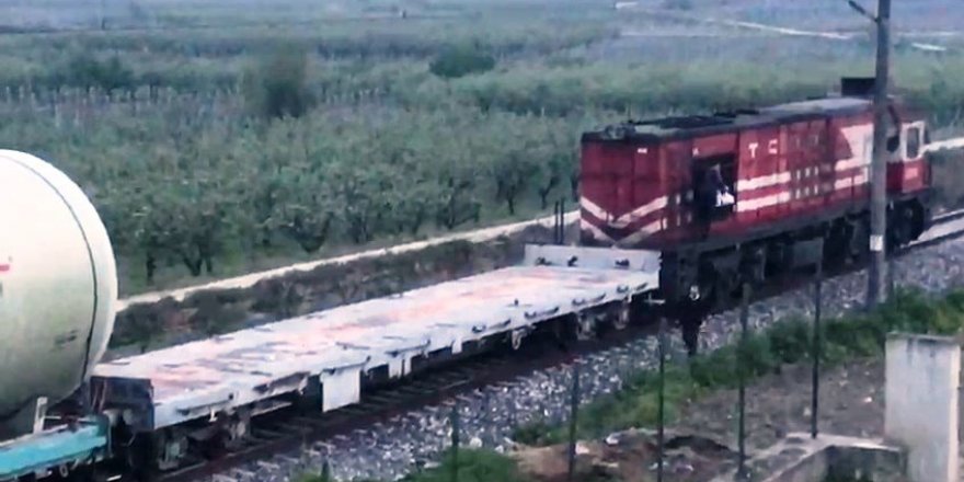 Makinist treni durdurdu, kurye iftarlık siparişini yetiştirdi