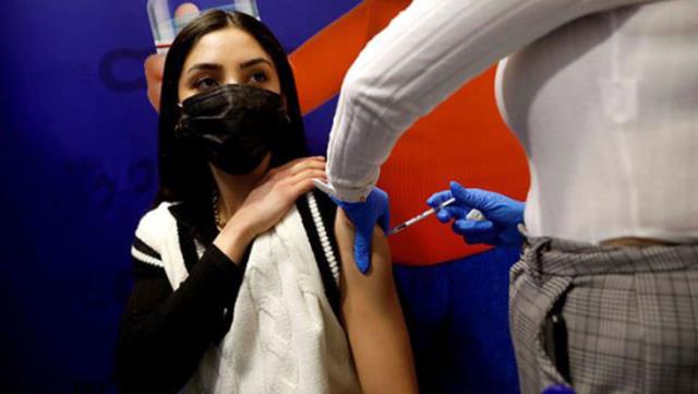 Nüfusunun yarısından fazlasına ikinci doz aşı uygulayan İsrail'de maske takma zorunluluğu kaldırıldı