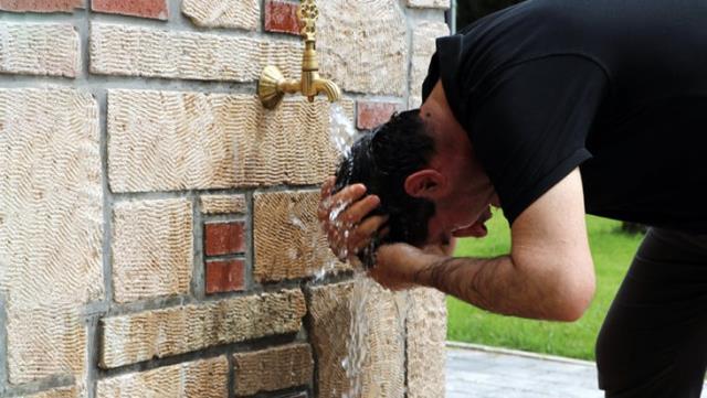 Nisan ayı olmasına rağmen termometreler 41 dereceyi gösterdi.