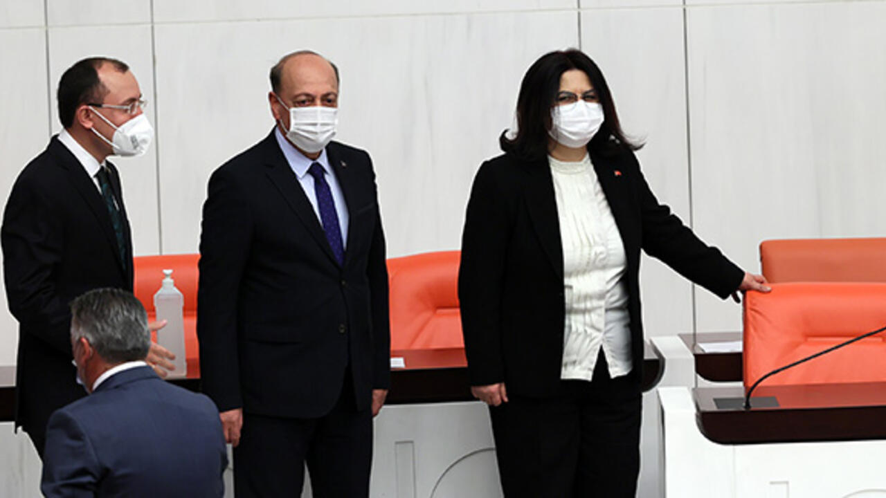 Yeni Bakanlar Meclis'te yemin etti