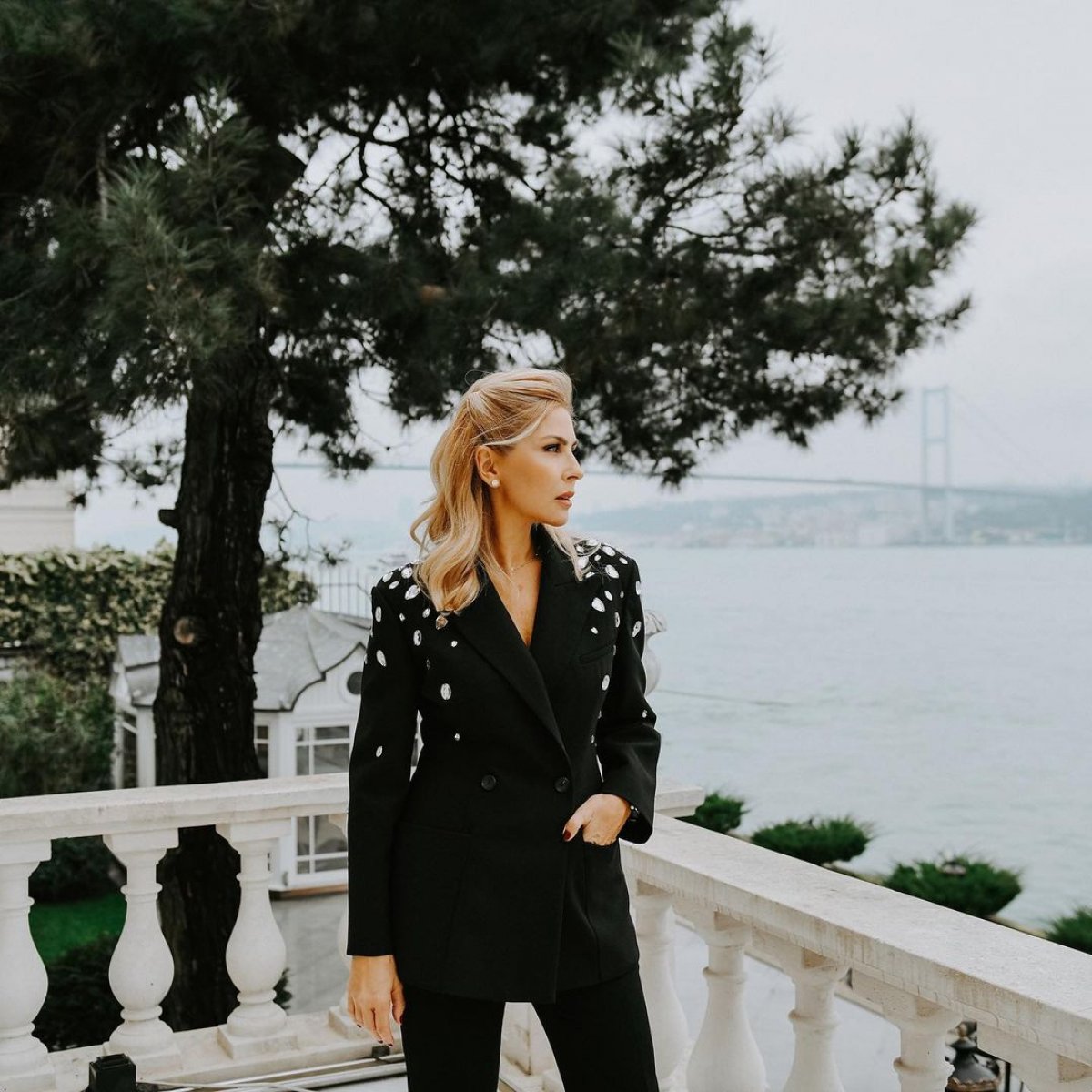 Arzu Sabancı, Boğaz manzaralı yalısından "Evinizden sıkılmayın, dışarı çıkmayın"