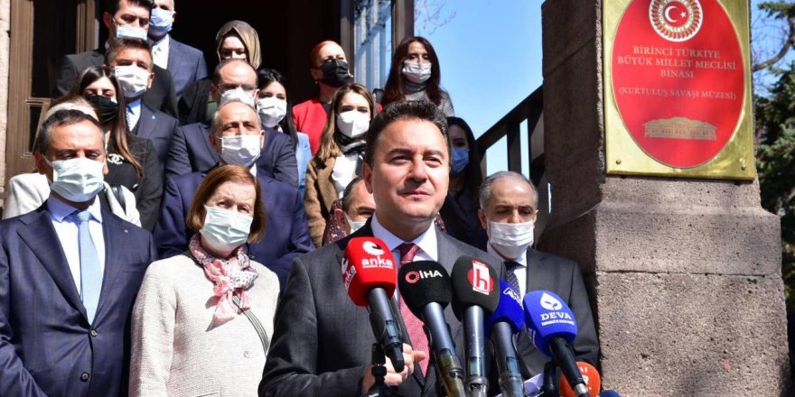 Babacan: Gazi Meclisimizin onurunun kurtarılması gerektiğini biliyoruz