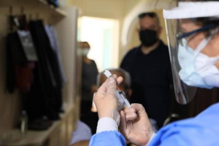 Antalya’da aşı için ‘İkna timi’ 10 kişiden sekizi ikna edilmiş