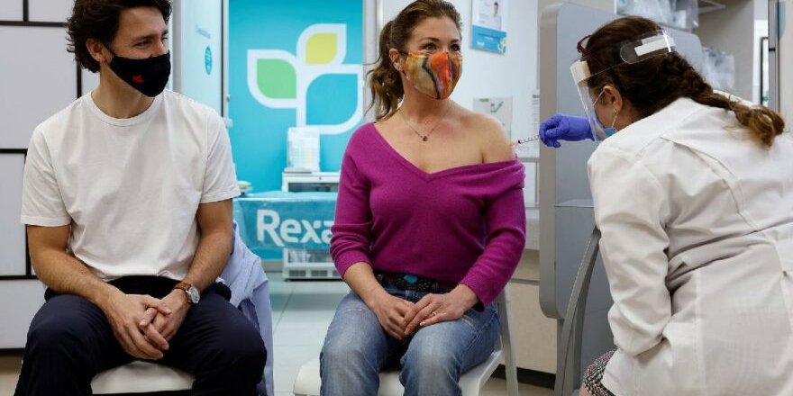 Kanada Başbakanı ve eşi aşı oldu