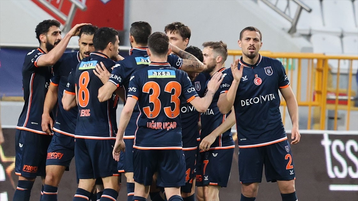 Medipol Başakşehir, Süper Lig'de Yarın Aytemiz Alanyaspor'u Konuk Edecek